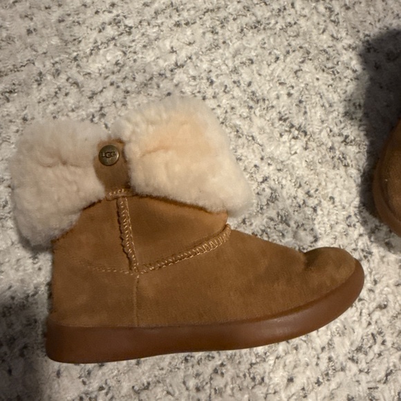 Toddler Ugg Boots - Picture 2 of 4